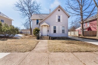 Building Photo - 709 Iowa St