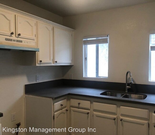 Building Photo - 10914 S Avalon Blvd