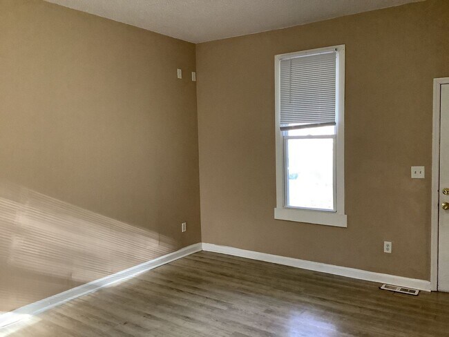 Building Photo - 812 Fifth Ave 3BR/2BA (Middletown)