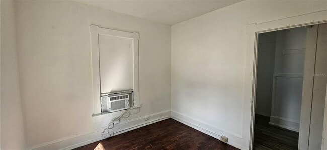 Building Photo - 709 Ora St