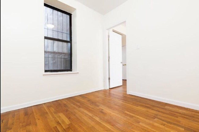 Foto del edificio - 2733 Frederick Douglass Blvd
