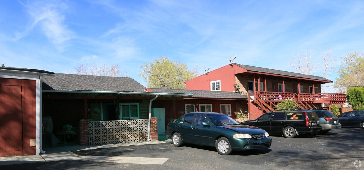 Building Photo - 4520 Lakeside Dr