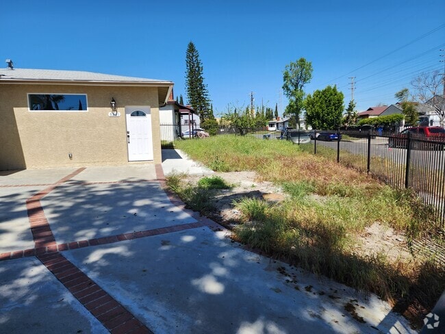 Building Photo - 8221 Alcove Ave