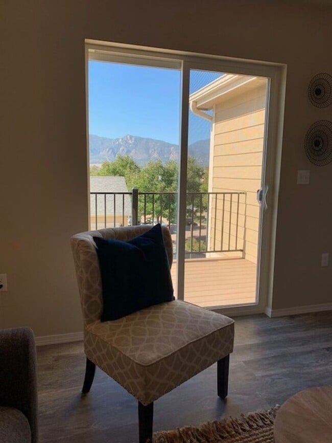 Building Photo - 1592 Monterey Rd