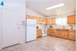 Building Photo - 465 W Ivyglen St