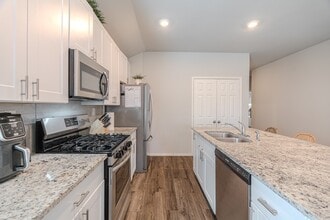 Building Photo - 26106 Halwell Mnr Ln