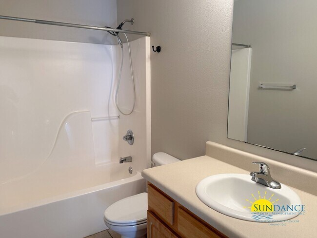 Building Photo - Cozy 2 Bedroom Duplex Home in Navarre Near...