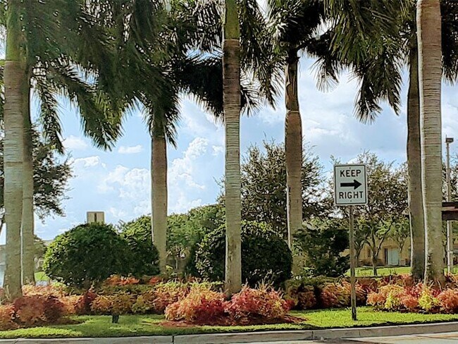 Foto del edificio - 1425 SE 24th Ct