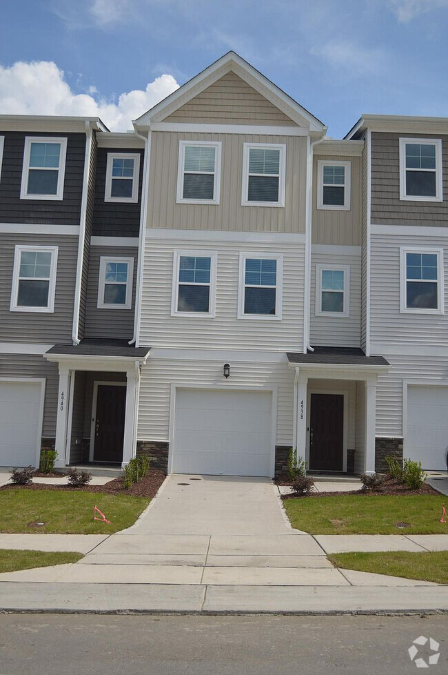 Building Photo - Room in Townhome on Southern Magnolia Dr