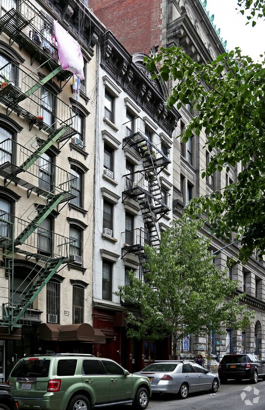 Building Photo - 5 Spring St