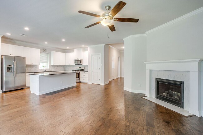 Foto del edificio - Amazing Student Housing- 4 Bed, 2 Bath Hom...