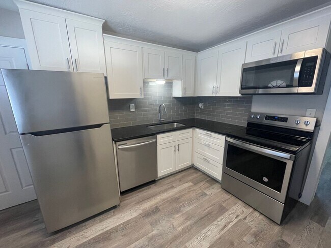 Building Photo - Claybourne Duplex