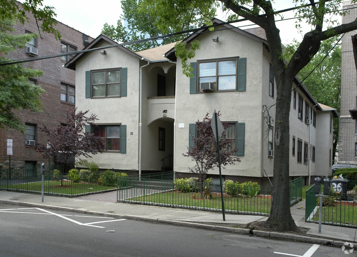 32 Mitchell Pl, White Plains, NY 10601 Apartments in White Plains, NY