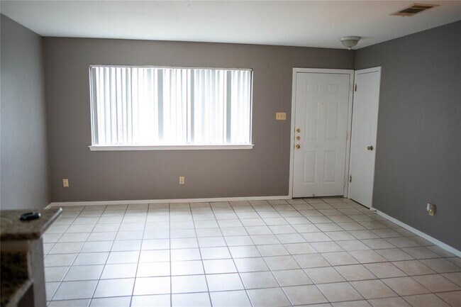 Foto del edificio - 4605 Brown Bark Pl