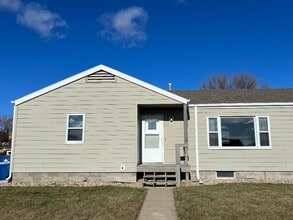 Building Photo - 212 W Pine Ave