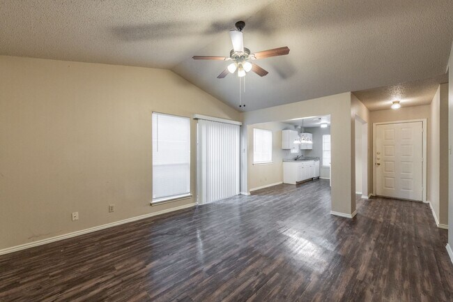 Building Photo - Emerald Springs