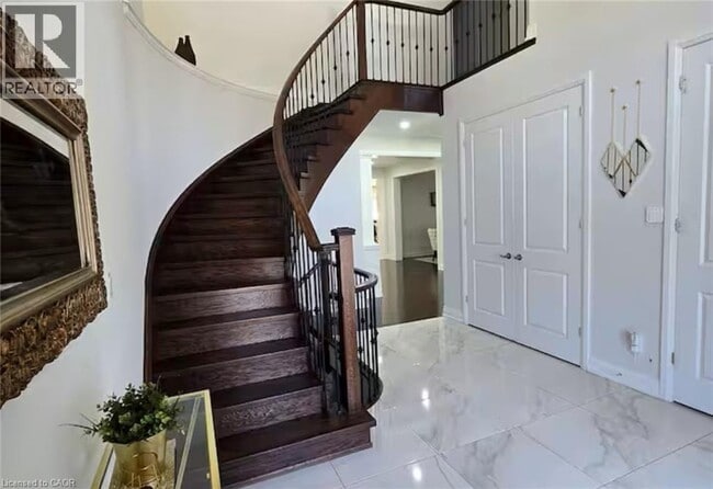 Photo du bâtiment - 9 Rolling Rock Way