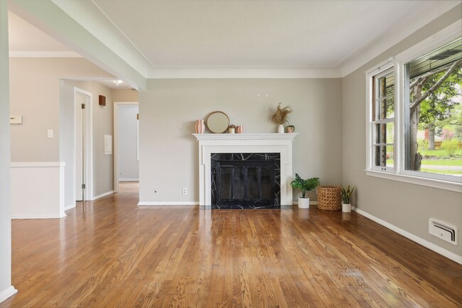 Building Photo - 4513 Laguna Dr