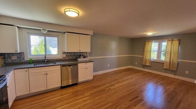 Building Photo - 134 Maple Ave