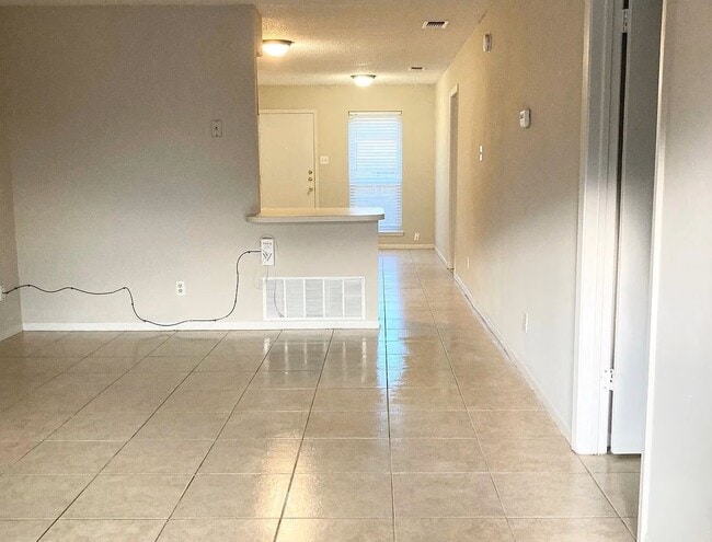 Building Photo - 733 Chaparral Cir