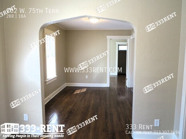 Foto del edificio - 702 W 75th Terrace