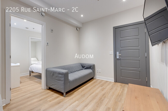 Photo du bâtiment - 2205 Rue St Marc