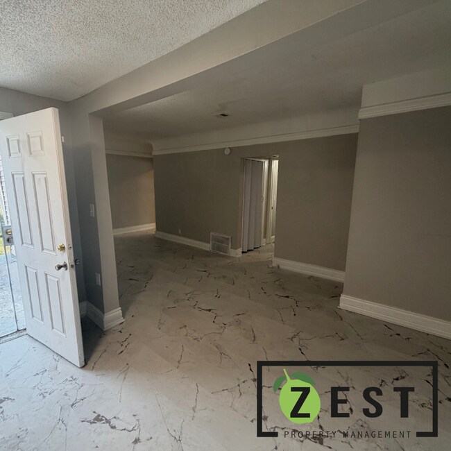 Building Photo - OPEN HOUSE- 4/4! 2PM-230PM! 2 BED + BONUS ROOM! 1 BATH HOME!