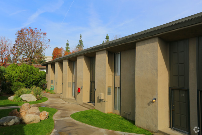 Building Photo - The Courtyard