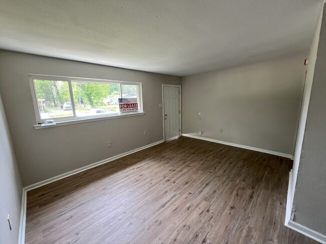 Building Photo - 2-bedroom, 1-bathroom house located in Bat...
