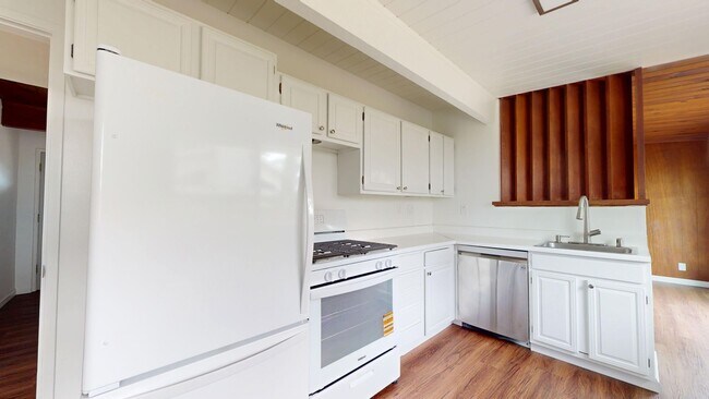 Foto del edificio - Spacious 3 Bedroom Home Available for Long...