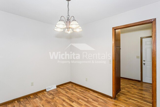 Building Photo - 3 bedroom 1 bathroom home in Northwest Wic...