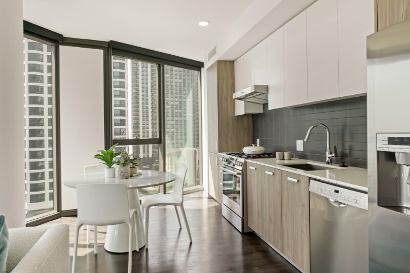 Foto principal - 445 E Waterside Dr