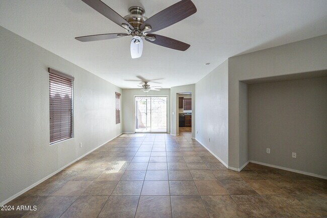 Foto del edificio - 2873 E Bart St