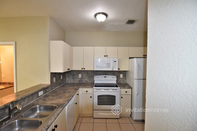 Building Photo - 3852 SW 171st Ave