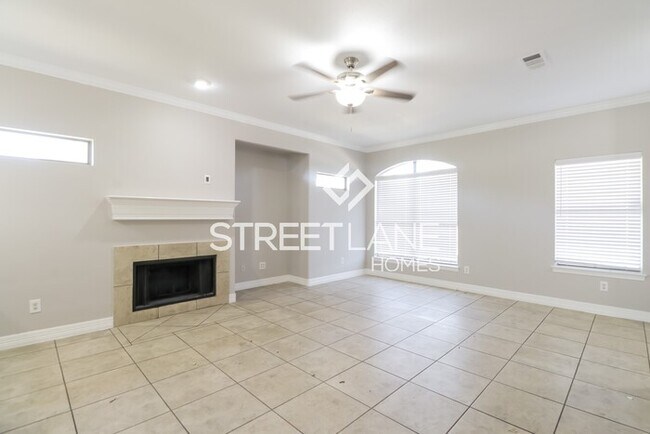 Foto del edificio - REDUCED! - Now offering 1-month free off f...