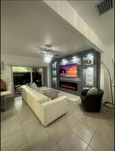 Building Photo - 557 NE 5th Pl