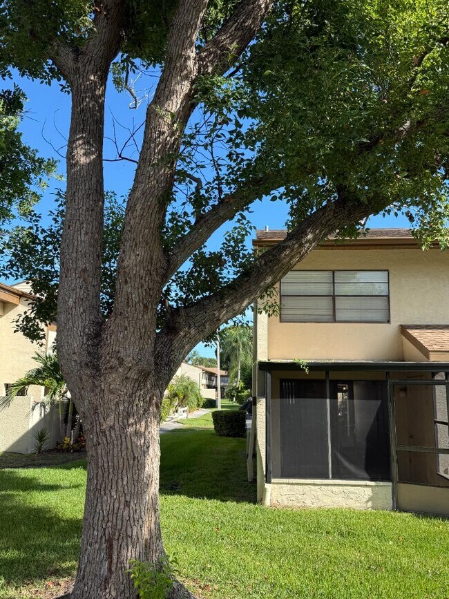 Foto del edificio - 9209 Seminole Blvd