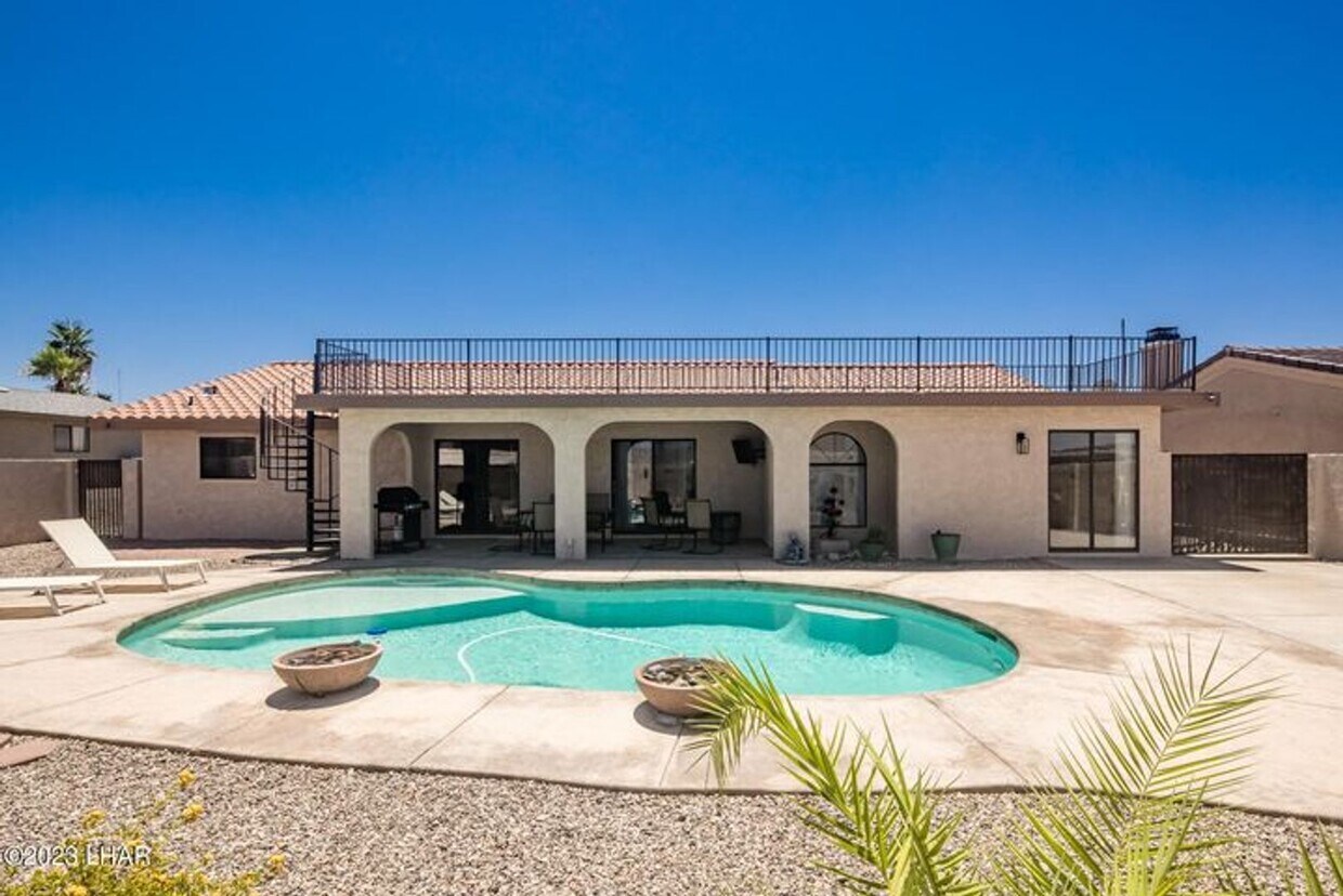 Foto principal - Long Term Four Bedroom House with Pool!