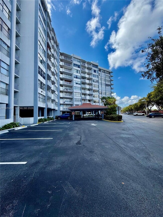 Building Photo - 1300 NE Miami Gardens Dr