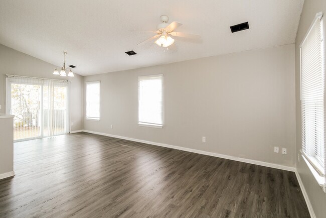 Foto del edificio - 118 Waverly Ave