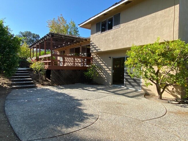 Building Photo - 21940 Rucker Dr