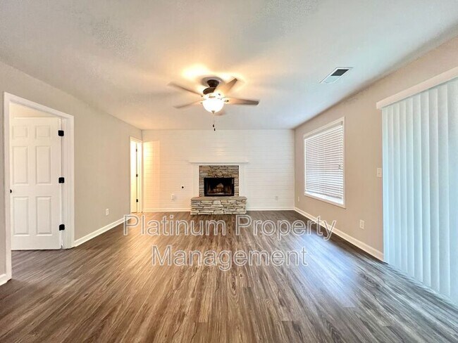 Building Photo - 7670 Streamside Ln