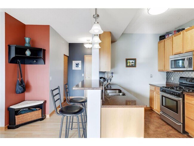Building Photo - 2565 Franklin Ave