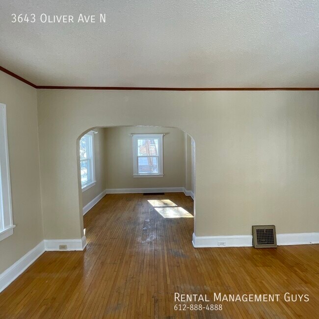 Building Photo - Well Cared for 2 Bedroom Home! Hardwood Fl...