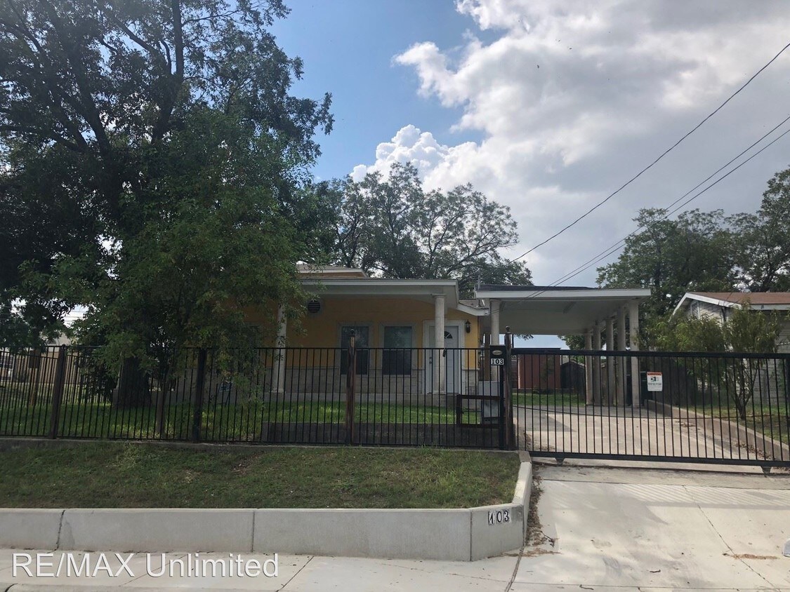 Primary Photo - 4 br, 2 bath House - 103 Holy Cross