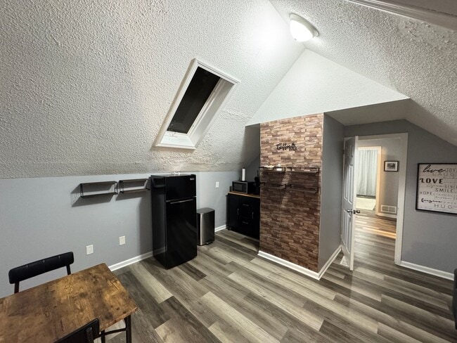 Foto del edificio - 23 Pond Lily Ave