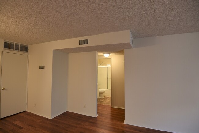 Building Photo - 1007 Raleigh St