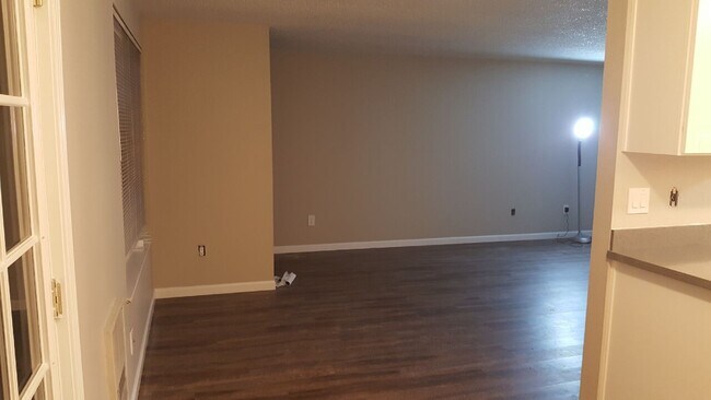 Building Photo - CedarCrest Apart - 2