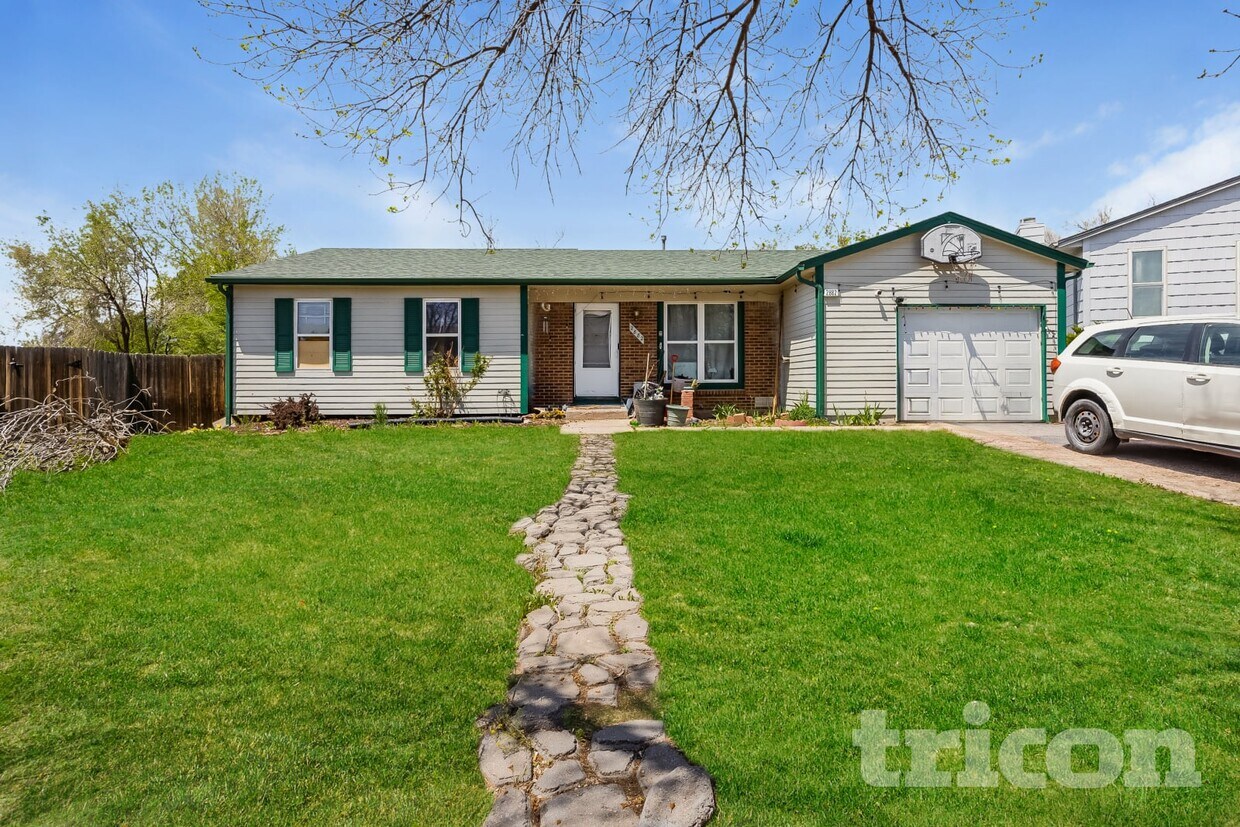 Foto principal - 2882 Dickens Dr