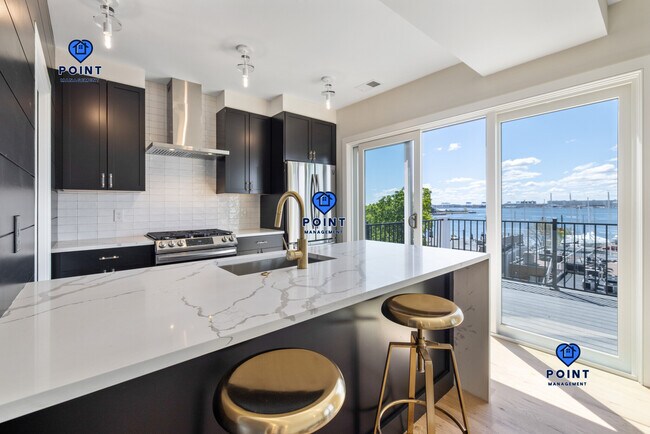 Building Photo - 275 Webster St